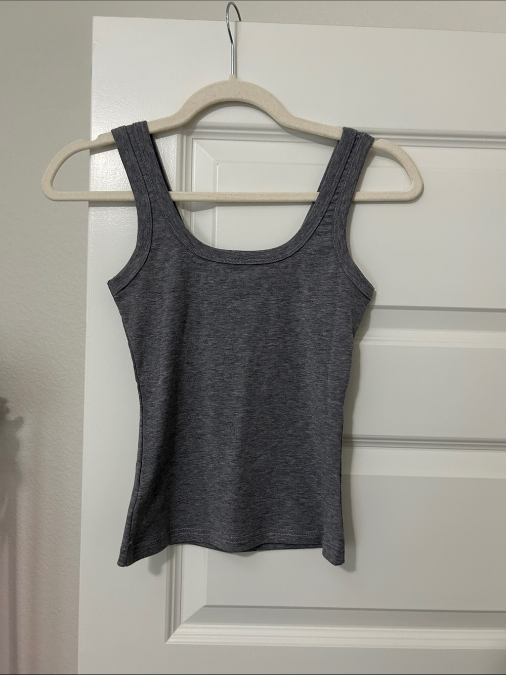 Women’s Classic Scoop Neck Tank Top - Charcoal Gray